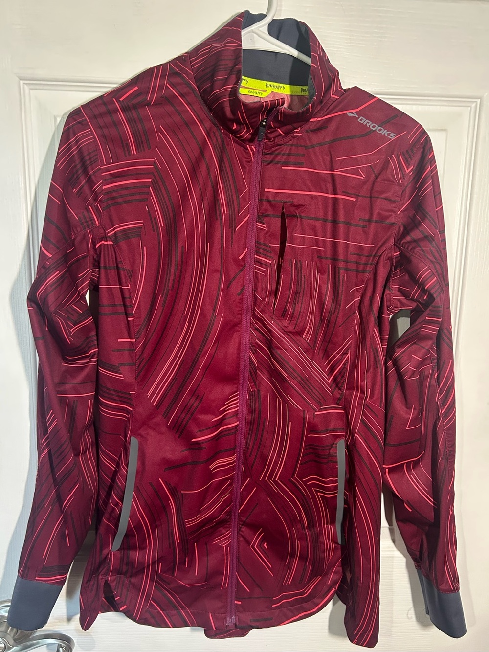 Brooks Run Happy Women’s Drift Shell SE Sangria Cosmo Jacket Size Medium